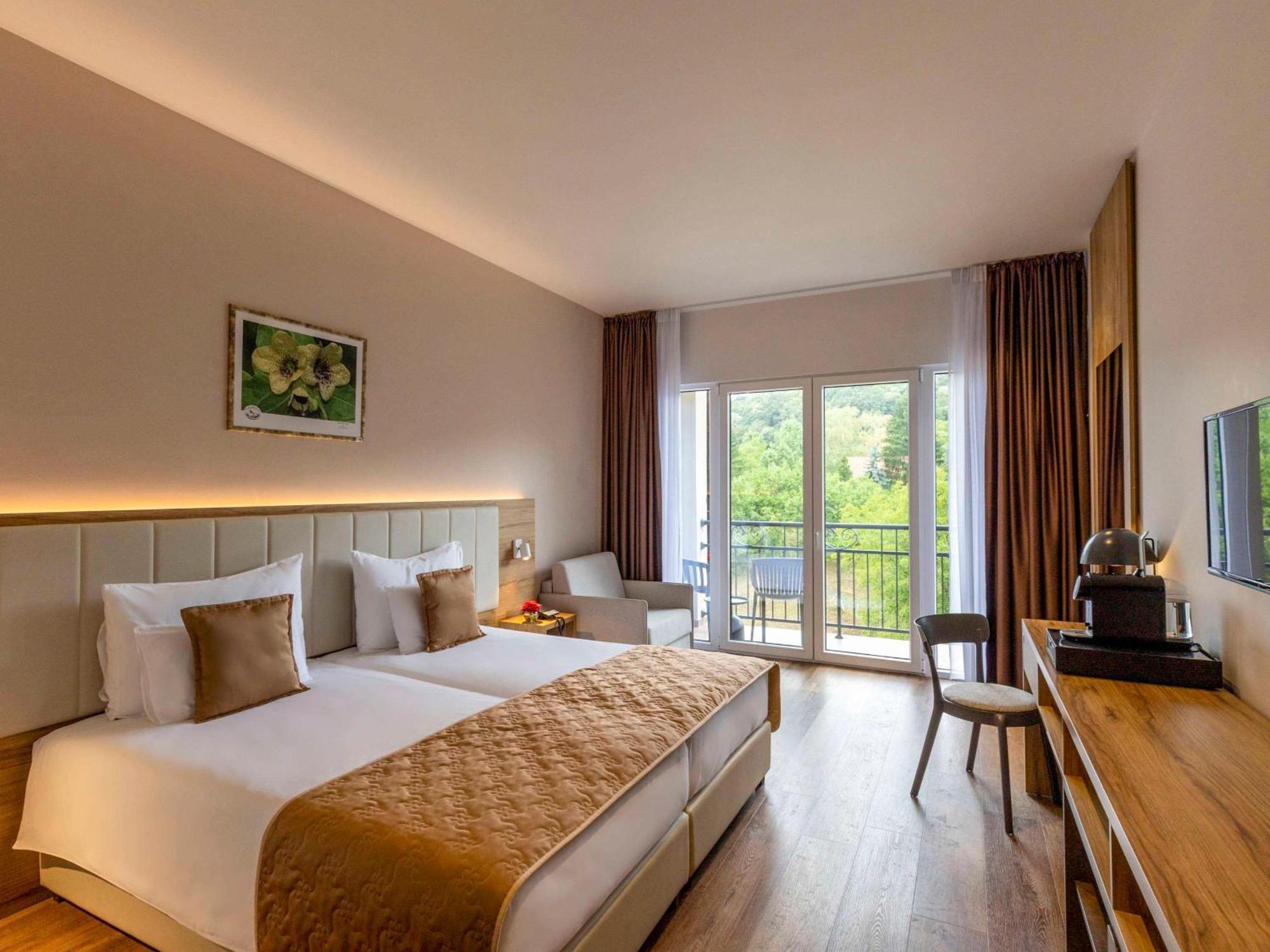 Movenpick Resort And Spa Fruske Terme Vrdnik Extérieur photo